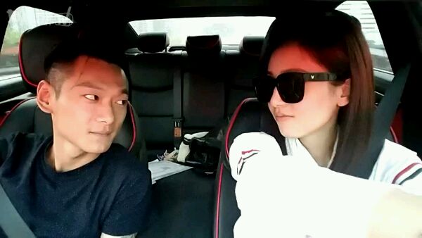 熊猫TV2016年最大直播表白:洋气黄一万八与祖祖小姨妈 热点评论 第1张 熊猫TV2016年最大直播表白:洋气黄一万八与祖祖小姨妈 热点评论 第1张